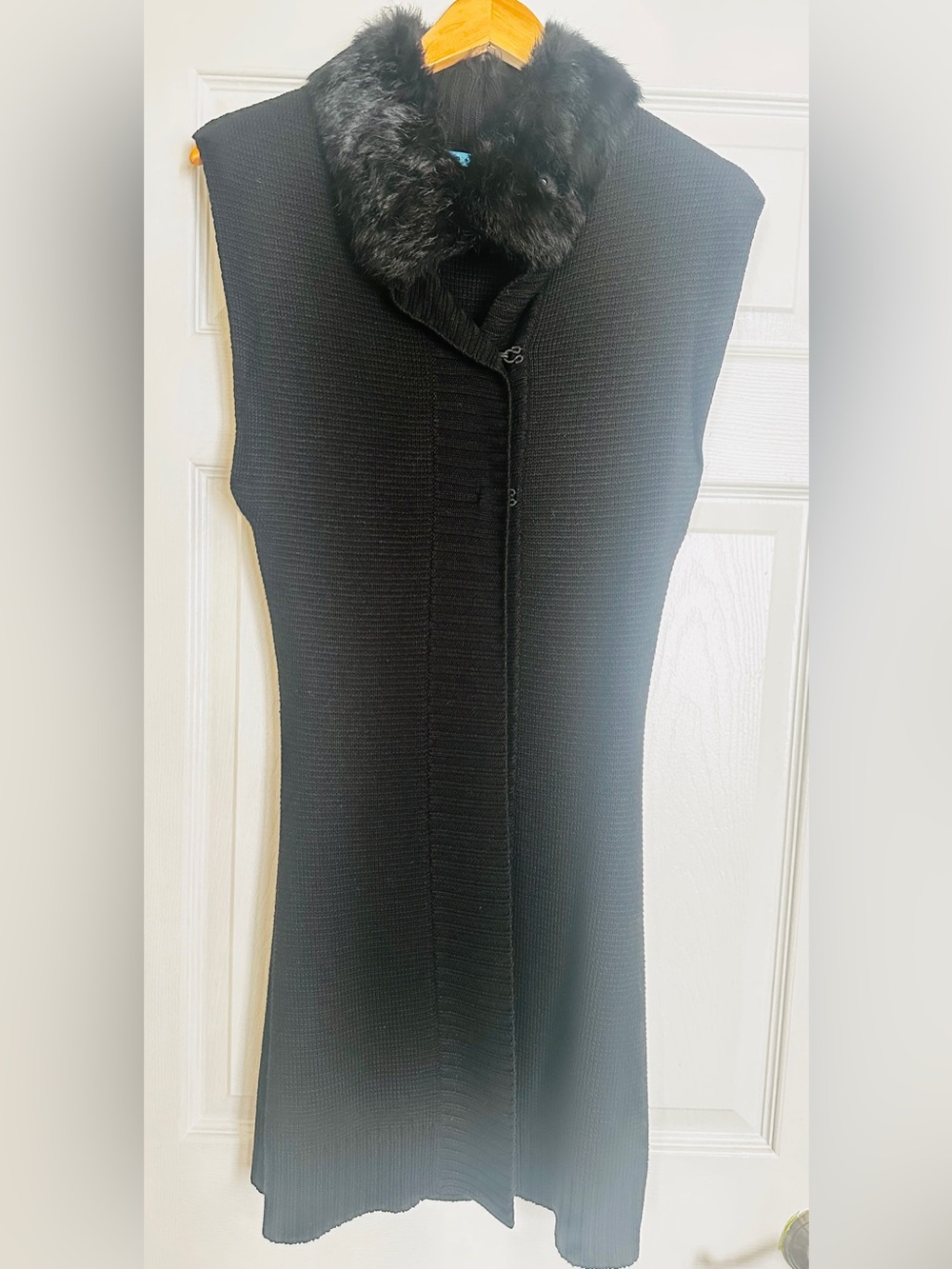 Alice + Olivia Black Sleeveless Knit Vest with Furry Collar - XSmall